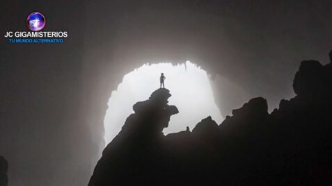 CTONES La tribu que habita en el interior de la Tierra